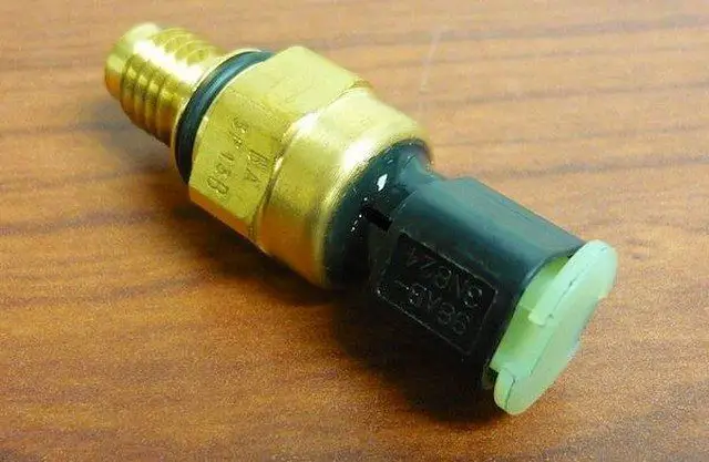 Ejemplo de un sensor de presión del líquido de dirección asistida