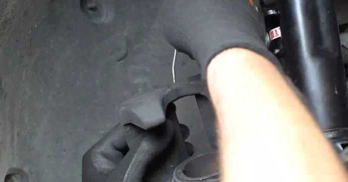 Замена рычага подвески Mercedes W203 2000 не составит проблем, если следовать этому пошаговому иллюстрированному руководству