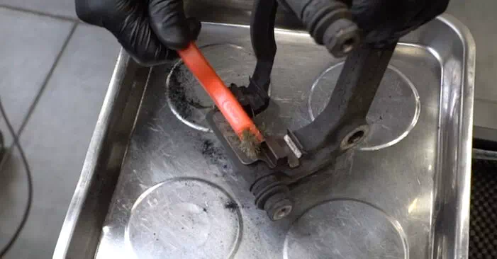 Changement de Bras de Suspension sur MERCEDES-BENZ Classe C Berline (W203) C 200 CDI 2.2 (203.004) 2003 par vous-même