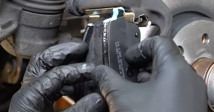 Quelle est la difficulté à faire soi-même: Remplacement du bras de suspension sur Mercedes W203 C 200 2.0 Kompressor (203.045) 2006 - Télécharger le guide illustré