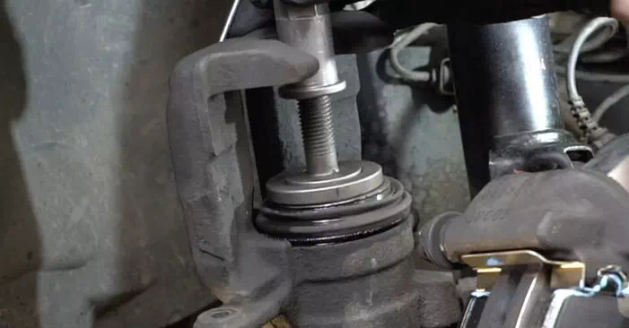 Classe C Berline (W203) C 200 CDI 2.2 (203.007) 2003 Disques de frein Manuel d'atelier de remplacement de bricolage