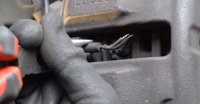 Метод снятия рычага подвески Mercedes-Benz C-Класс C 200 CDI 2.2 (203.007) 2004 - понятная онлайн-инструкция