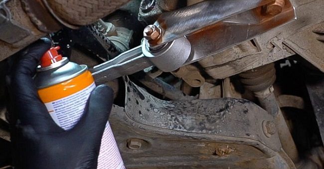 Clean the filler plug and the surrounding area with a wire brush
