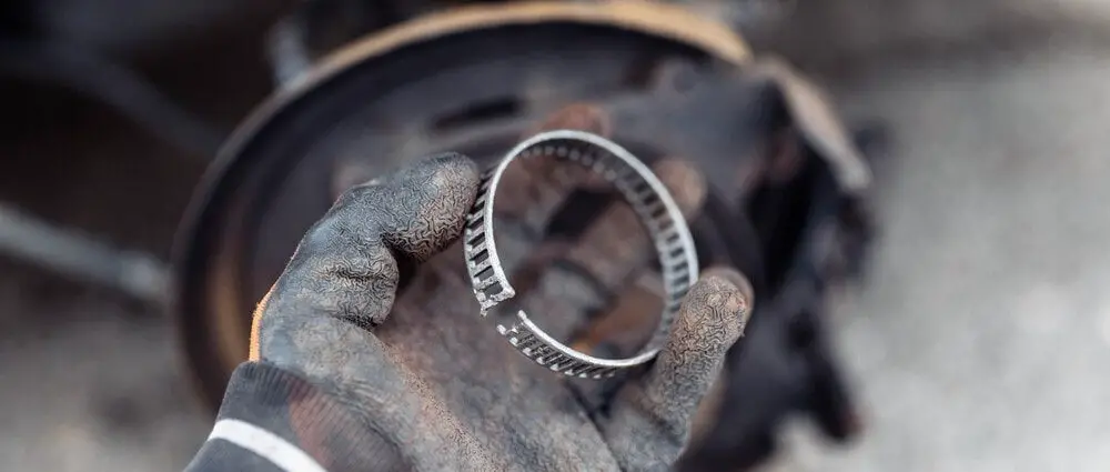 Gebrochener ABS-Ring