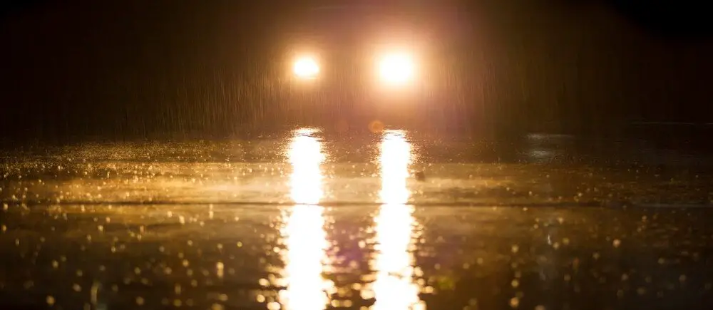 Luces del coche tenues