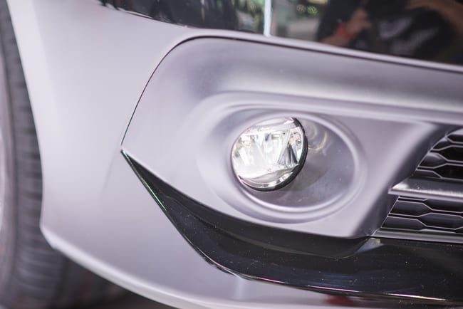 Nebelscheinwerfer und Nebelschlussleuchte an einem Auto