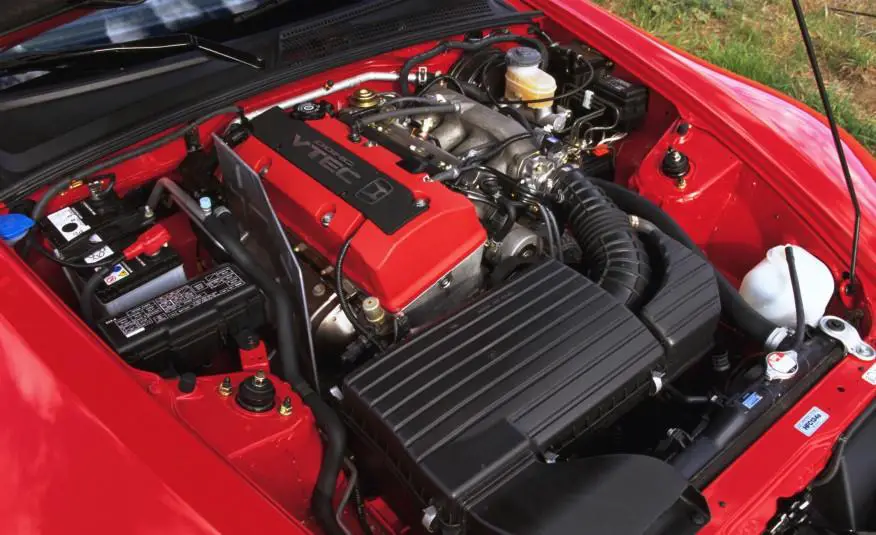 запуск двигателя автомобиля