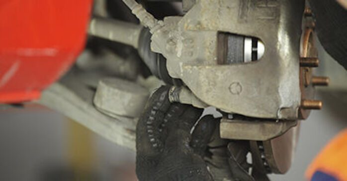 Comment remplacer les plaquettes de frein MAZDA 3 (BK) 1.6 2004 - Manuels étape par étape et guides vidéo