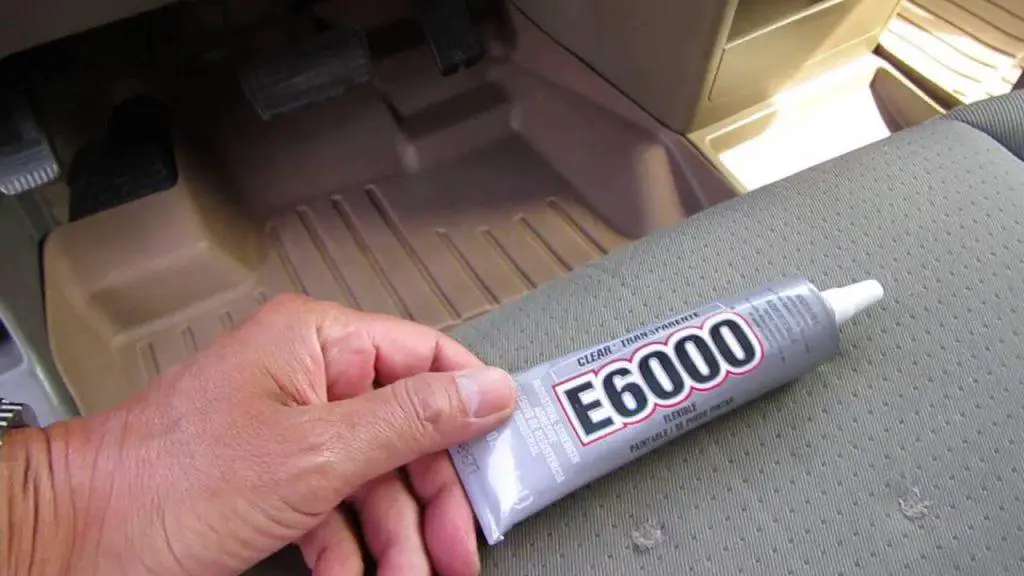 シート生地の貼り付け。