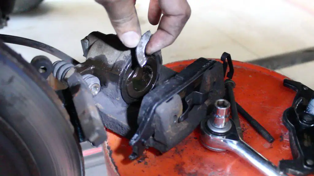 Die richtigen Scheibenbremsen und Trommelbremsen wählen