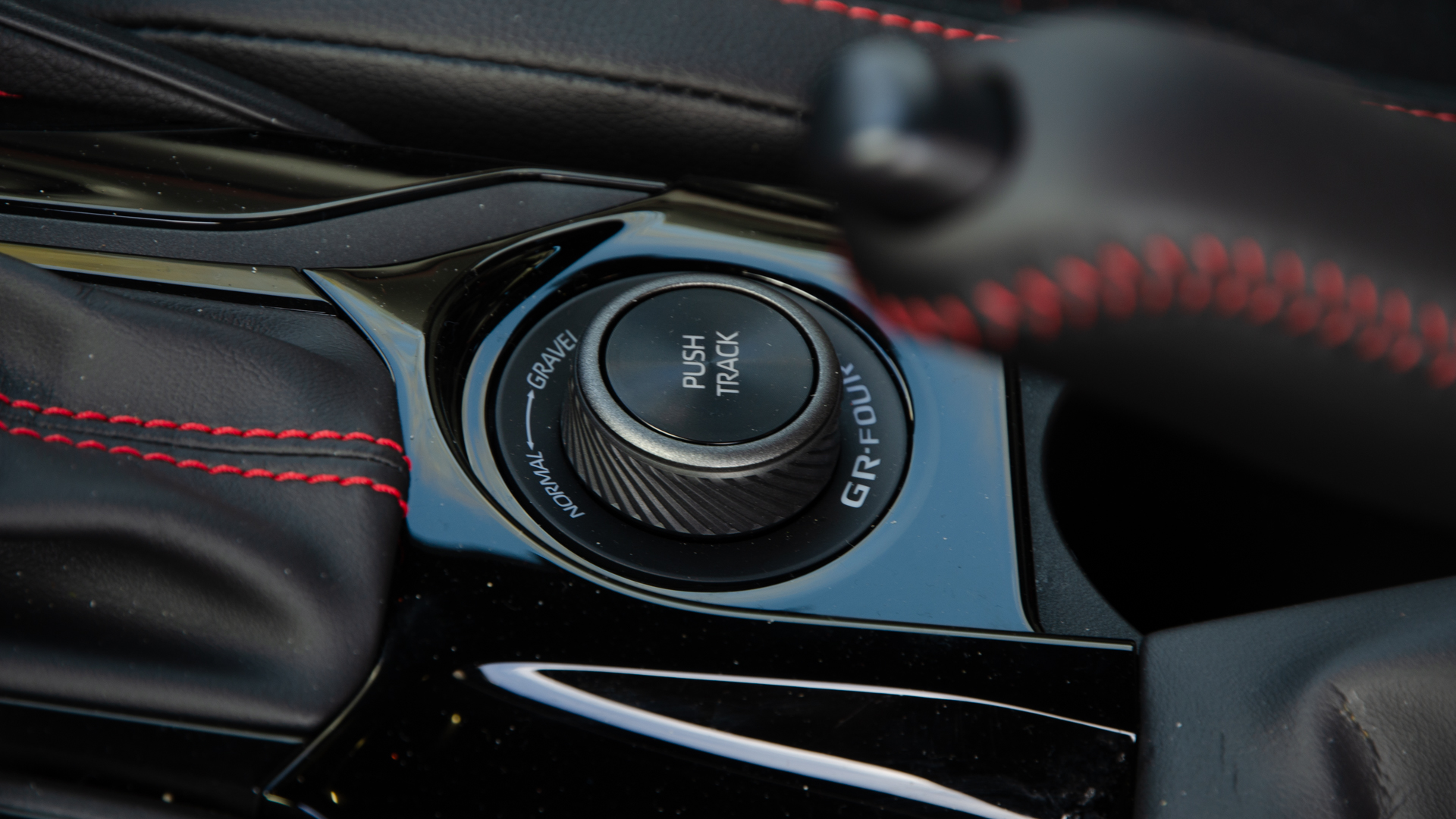 Селектор GR-Four в Toyota GR Corolla 2025 года