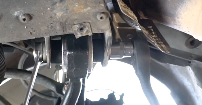 梅赛德斯W203控制臂与副车架连接