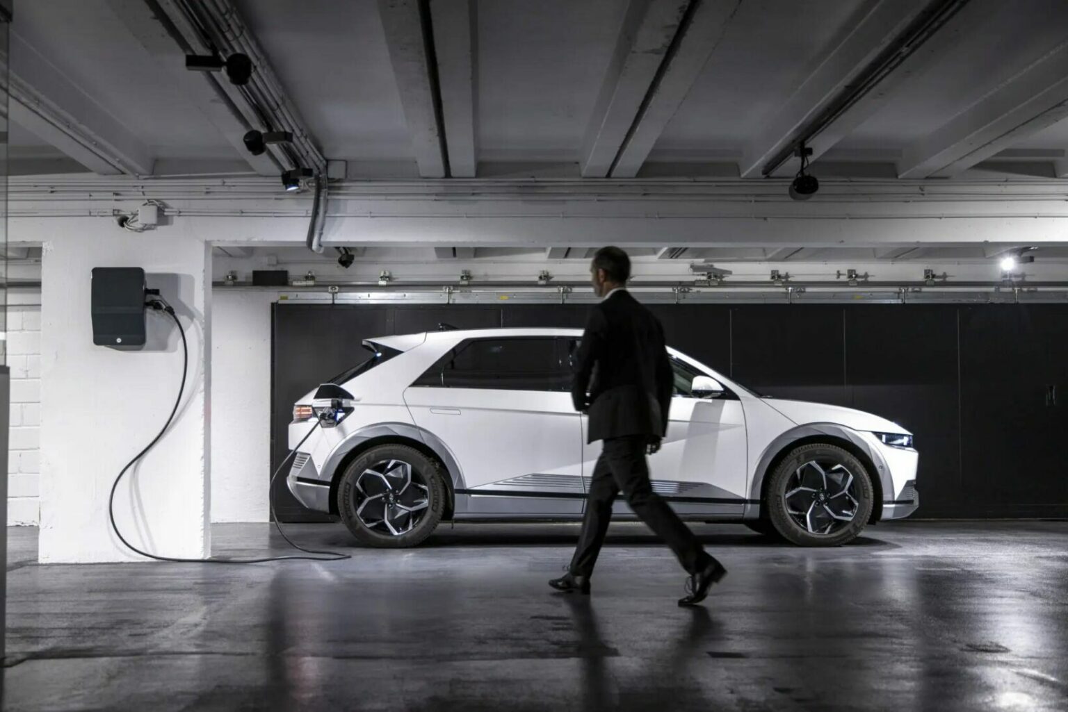 Laden auf einem Gemeinschaftsparkplatz