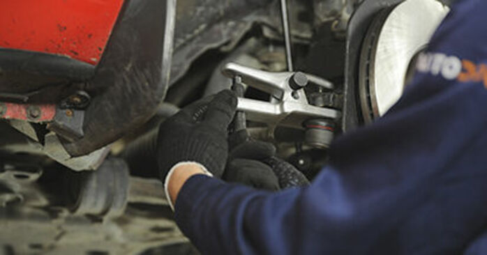 MAZDA 3 (BK) 2.3 MPS ターボ 2006年式のコントロールアームを自分で交換