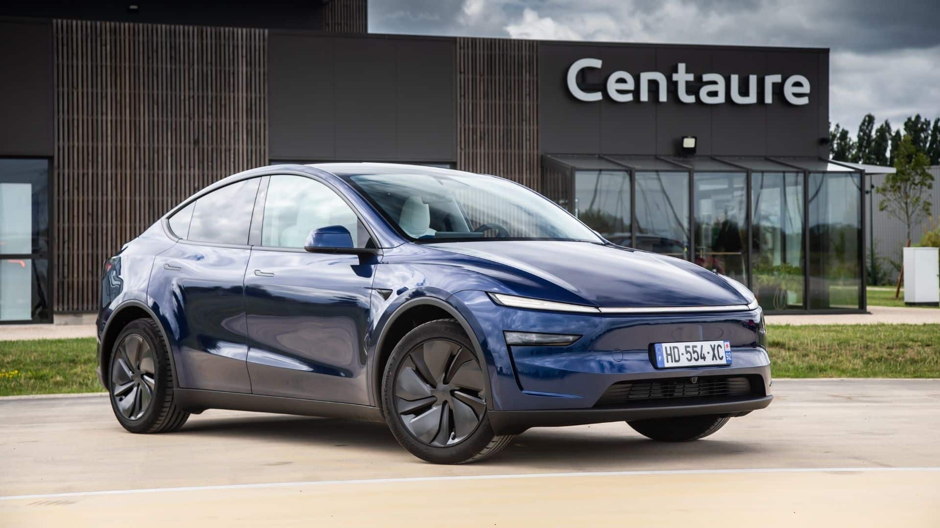 Tesla Model Y 2025 SUV électrique