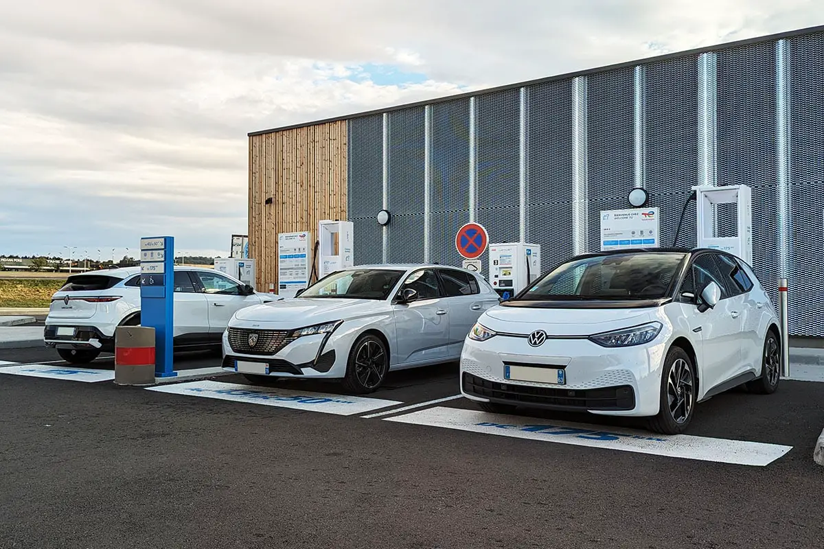 Сравнение компактных электромобилей с пробегом