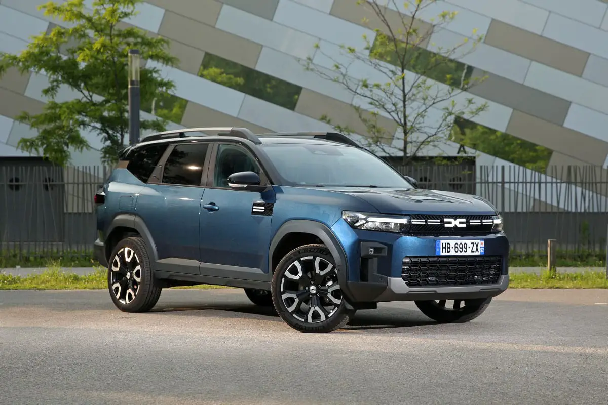 Тест-драйв Dacia Bigster Hybrid 155